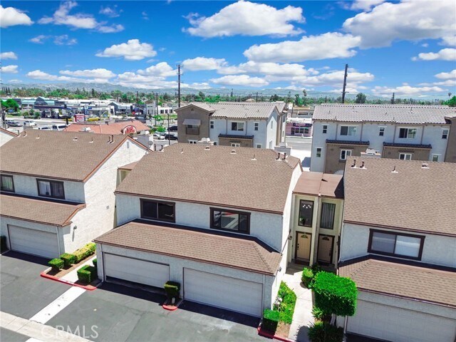 Building Photo - 821 S Cerritos Ave