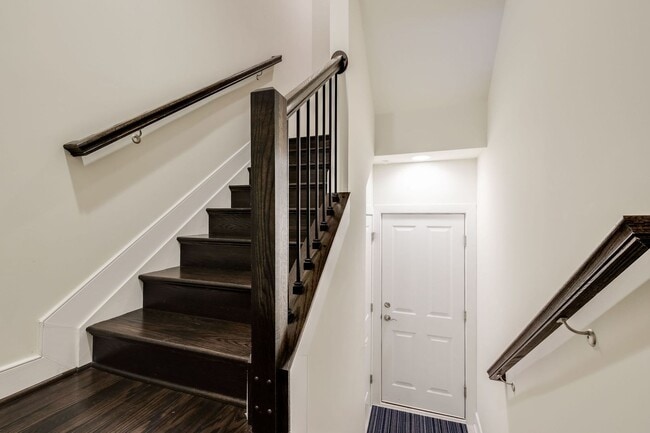 Building Photo - Updated 3br/2.5ba Condo Townhome Alexandria Walk to Metro