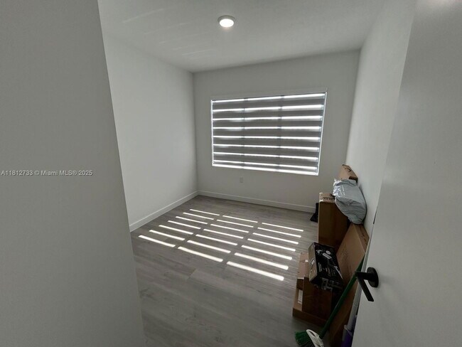 Building Photo - 26109 SW 145th Ave