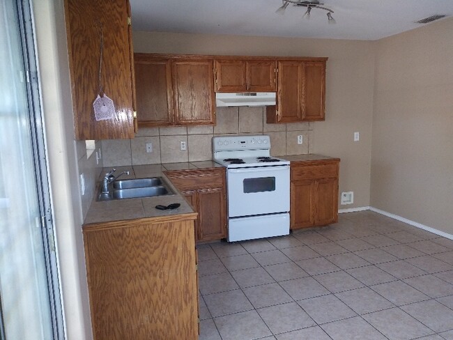 Building Photo - 4720 Sandpiper Ave