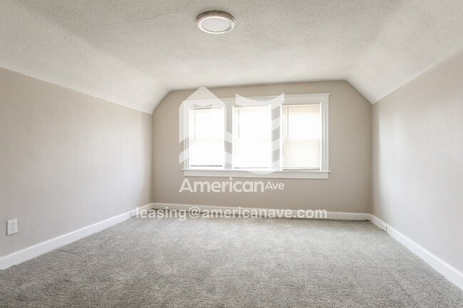 Building Photo - 3044 E 32 St