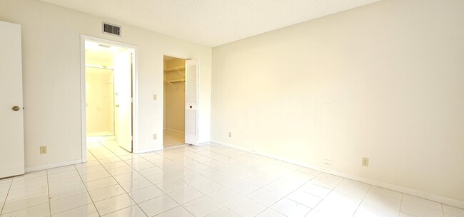 Building Photo - 825 Sky Pine Way