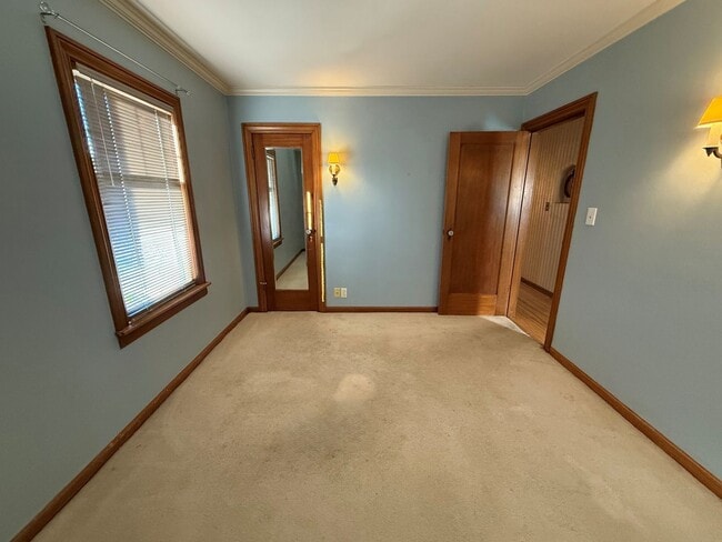 Building Photo - Now renting 3 bedroom House, visit our web...