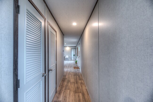 Building Photo - 6658 Bratton Rd