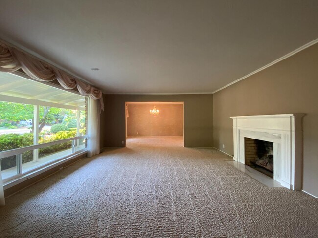 Building Photo - 1217 W Tenaya Way