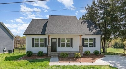 Building Photo - 623 Skyland Dr