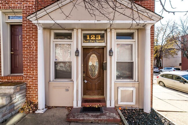 Building Photo - Stylish End-of-Group 2 bd 2.5bth Home in P...