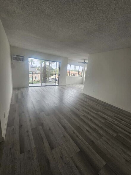 Building Photo - 1551 S Sherbourne Dr