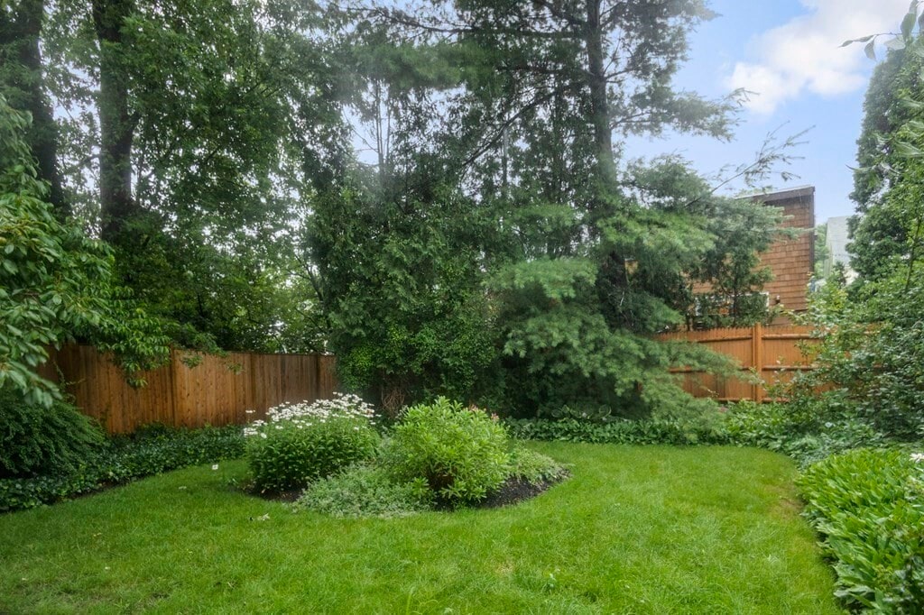 Building Photo - 38 Russell St