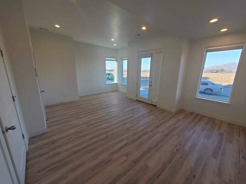 Building Photo - 584 Rising Star Way