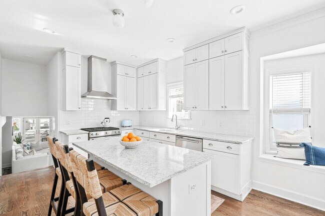 Building Photo - 3884 Osceola St