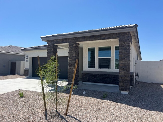 Building Photo - 15645 W Desert Hollow Dr