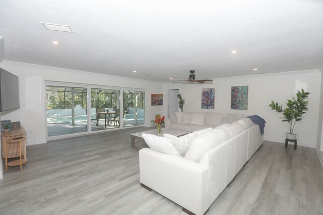 Building Photo - 8560 Heron Lagoon Cir
