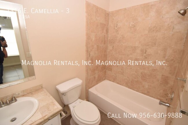 Building Photo - McAllen Townhouse For Rent - Water Included