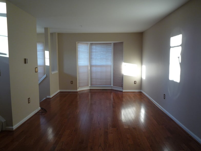 Building Photo - 140 Eastridge Cir