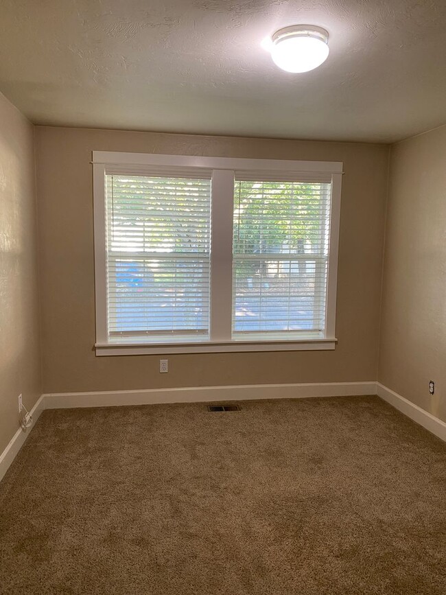 Building Photo - Prime Location - 3Bdrm / 2 Bath House - Wa...