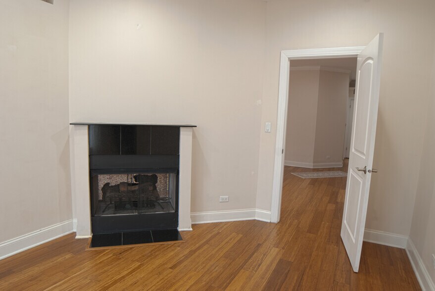 Building Photo - 4953 Oakton St