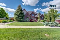 Building Photo - "Spacious Elegance: Stunning 6-Bedroom Ret...