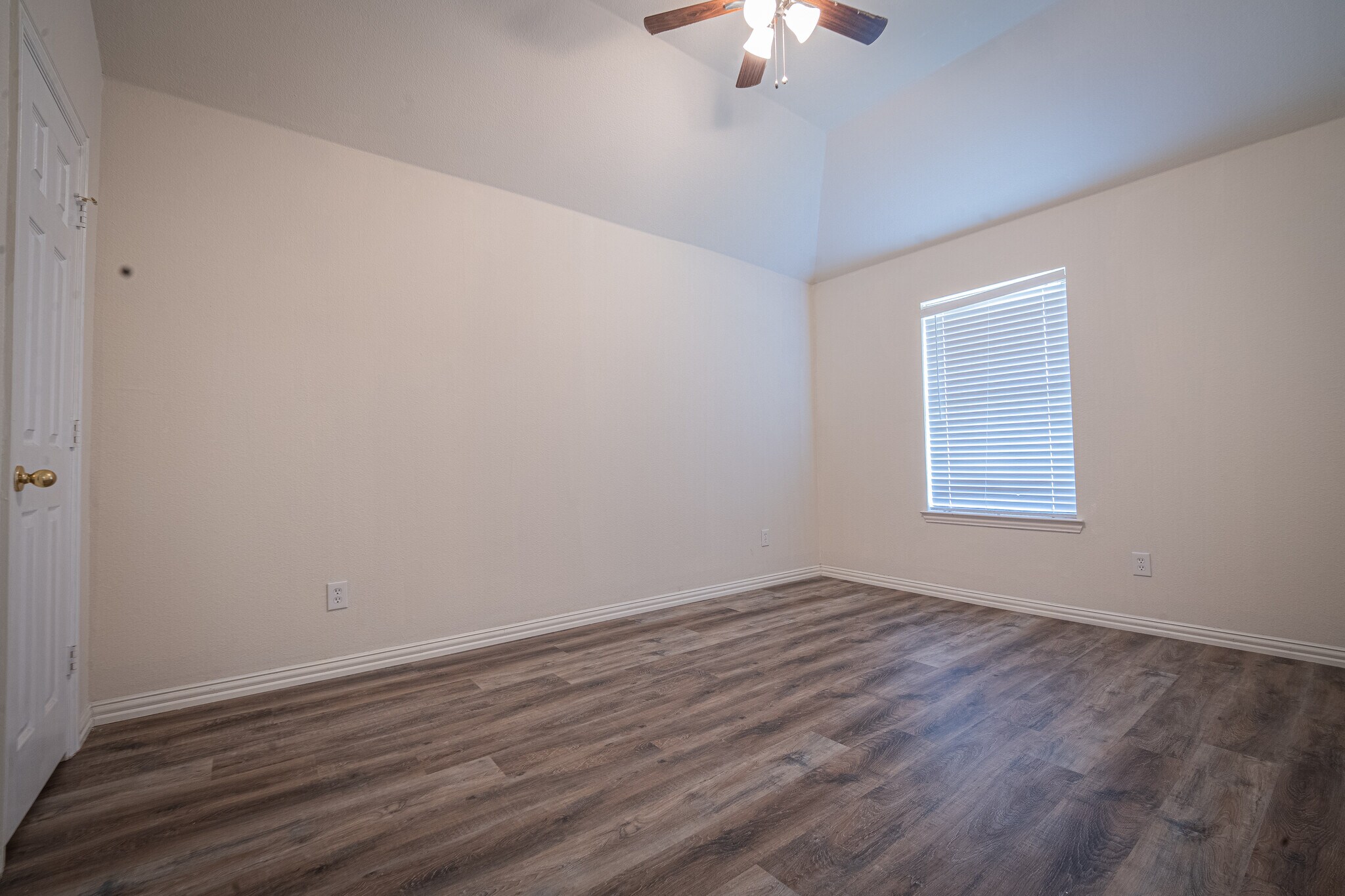 Building Photo - 4522 Oak Shores Dr