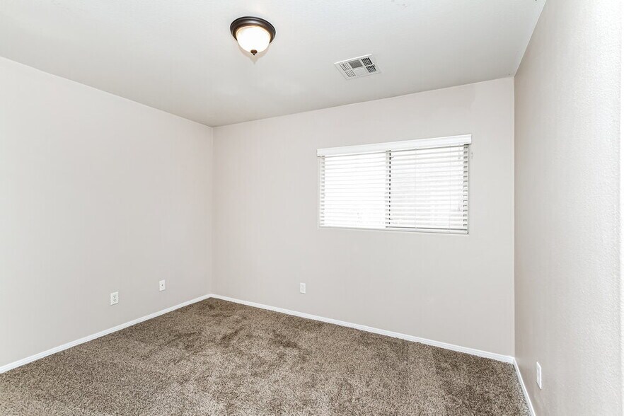 Building Photo - 9517 Golden Scots Ct