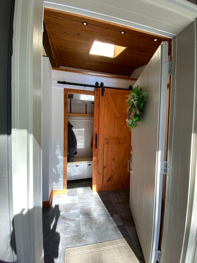 Building Photo - 141 Hunters Trce