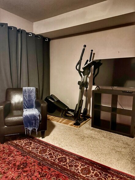 Building Photo - 7317 W Franklin Ave