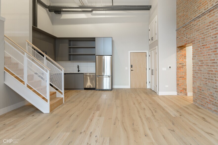 Building Photo - 731 N Sangamon St