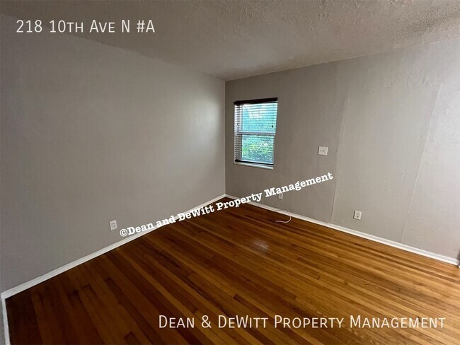 Building Photo - 218 10th Ave N