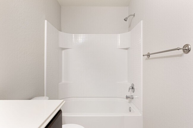 Building Photo - Luckey Ranch Single Story 3 bedroom with d...