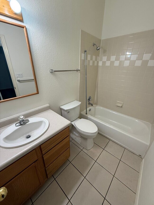 Building Photo - 2 Bedroom / 2 Bath Home with Office Space