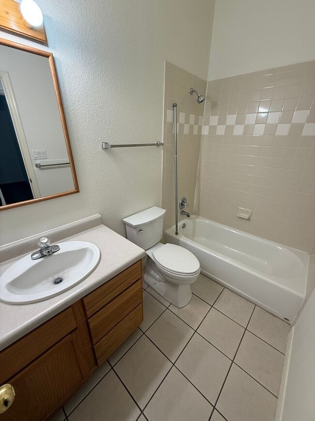 Building Photo - Beautiful 2 Bedroom/2 Bath W/ Office