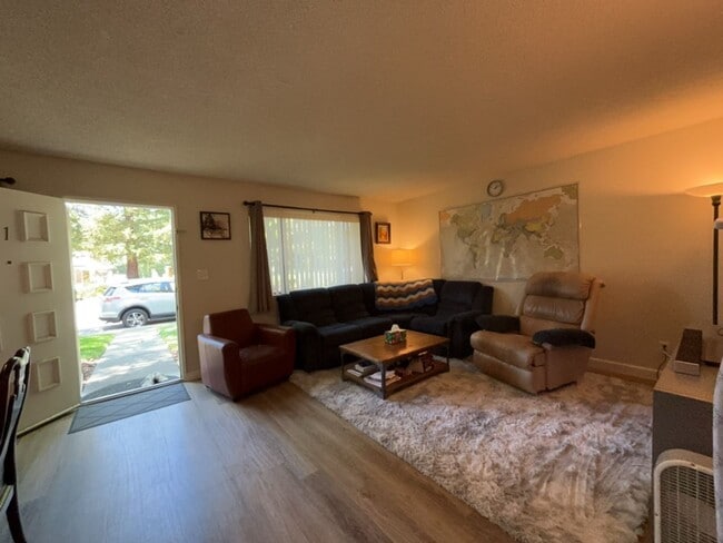Building Photo - 1712 Fremont Ct