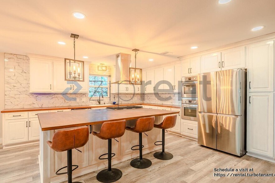 Building Photo - 722 Riveredge Dr