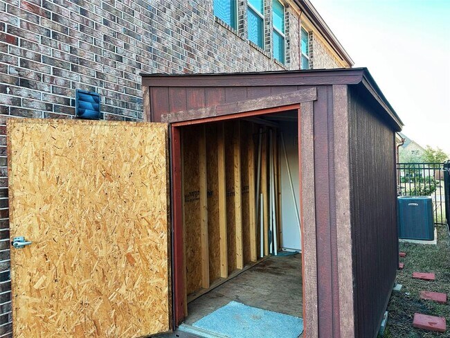 Building Photo - 32635 Turning Springs Dr