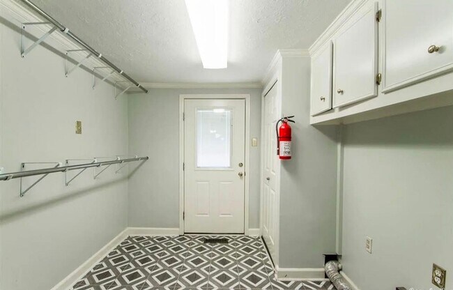Building Photo - 6613 Westover-