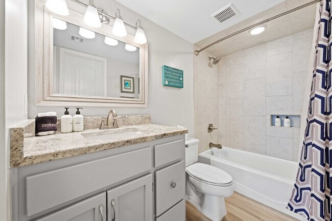 Building Photo - 833 Santa Rosa Blvd