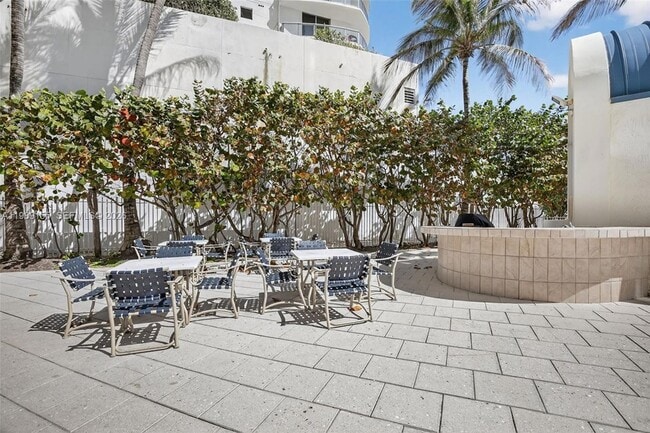 Building Photo - 18671 Collins Ave