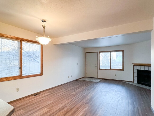 Building Photo - 433 Dailey Ave