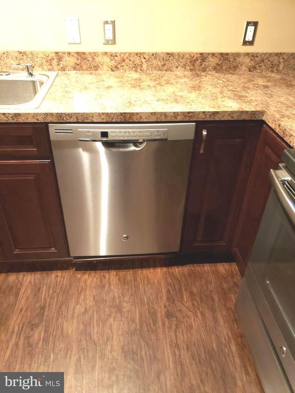 Building Photo - 2707 Hollywell Ct