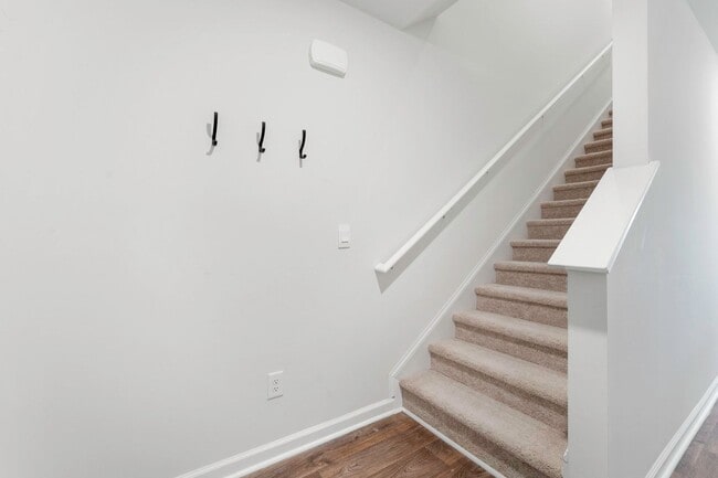 Building Photo - Beautiful 4-Bedroom 2.5 Bath Townhome