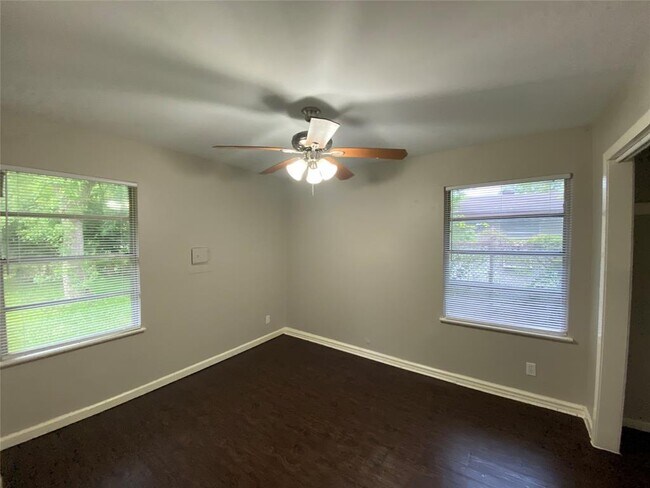 Building Photo - 5767 Flamingo Dr