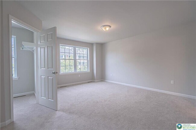 Building Photo - 742 Blue Heron Dr