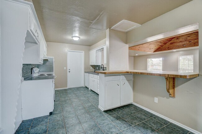 Building Photo - 4 bed, 2 bath home in Moore