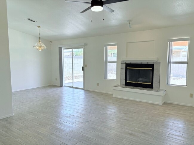 Building Photo - newly remodeled 3 bed/ 2 bath home