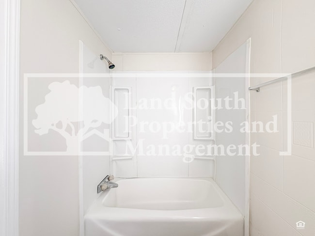 Building Photo - 1977 Meadow Oak Cir