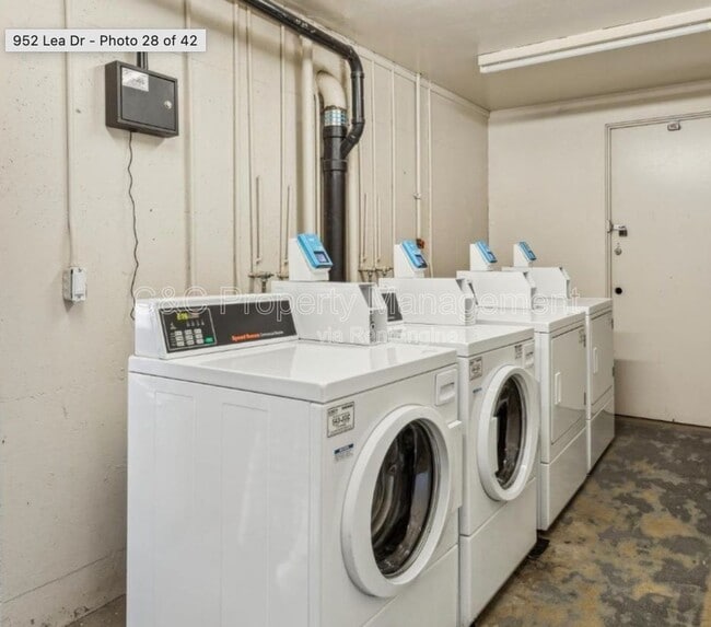 Building Photo - 938 Lea Dr