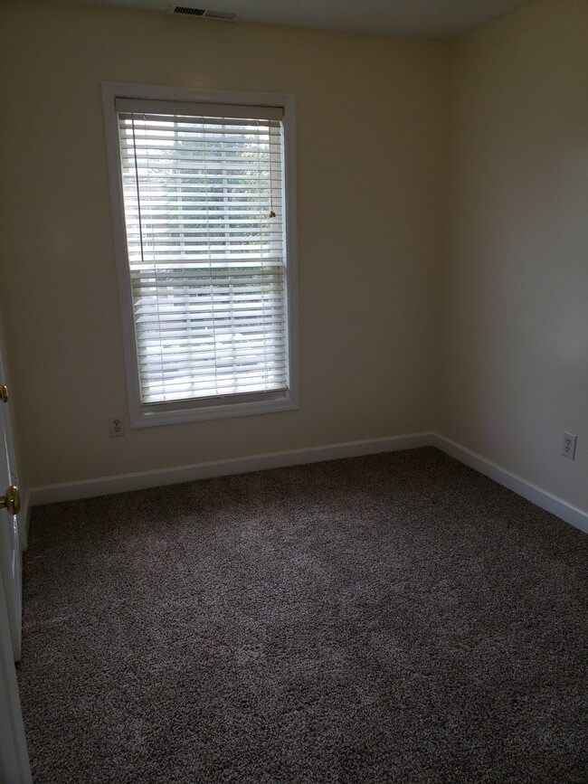 Building Photo - 95 Dumot Ct
