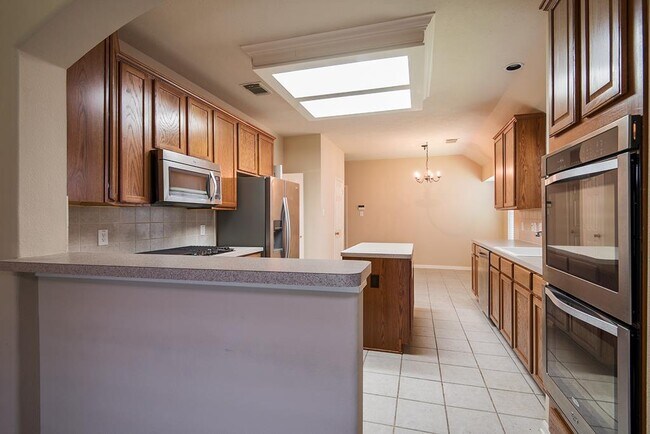 Building Photo - 23 Heron Hollow Ct