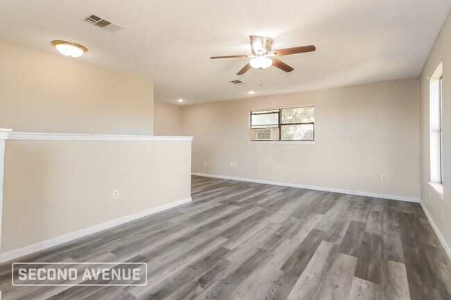 Building Photo - 622 Martingale Trail