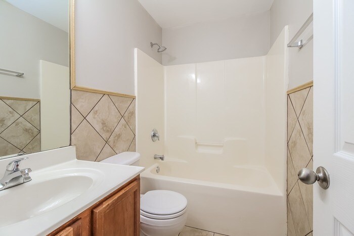 Building Photo - 200 Crescent Creek Ct